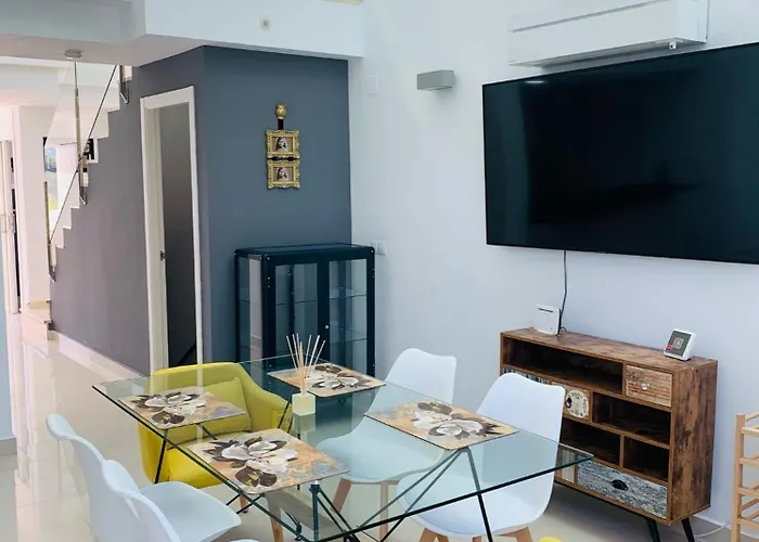 - Casa 8 Personas Feriehus Dénia